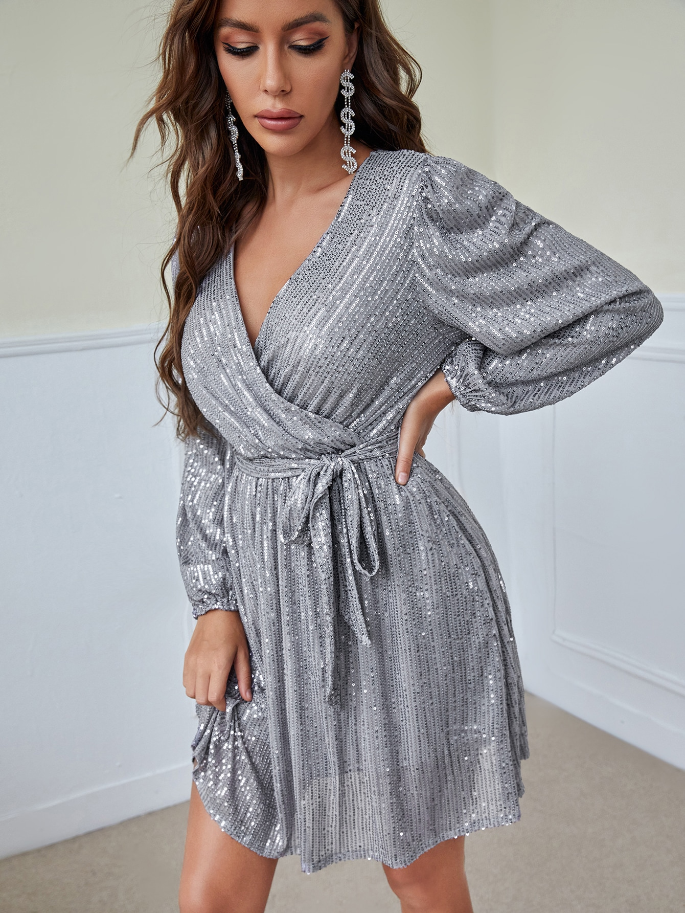 Long sleeve sequined short V-neck dress