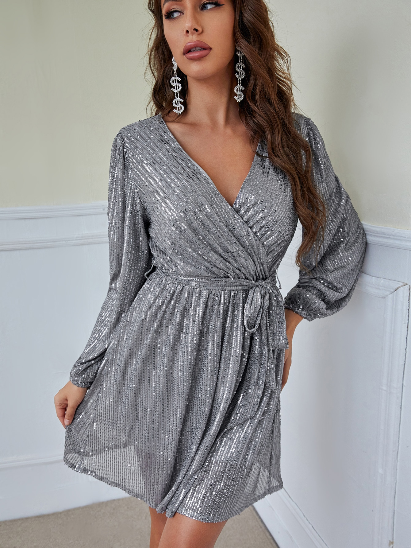 Long sleeve sequined short V-neck dress