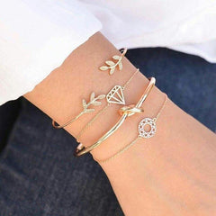 Halle 4 Pcs Bohemian Leaves Knot Round Chain Gold Bracelet Set